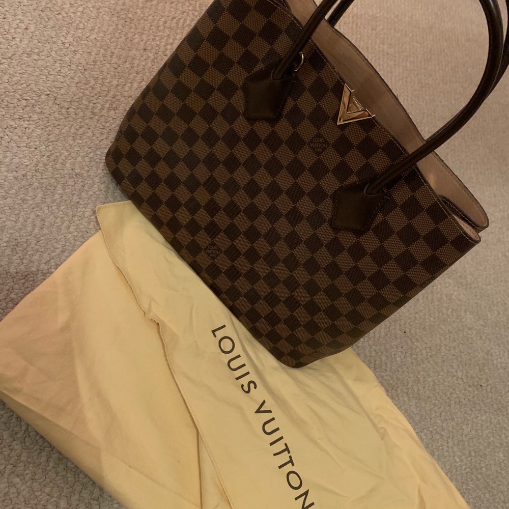 SOLD!!!!! Louis Vuitton Kensington